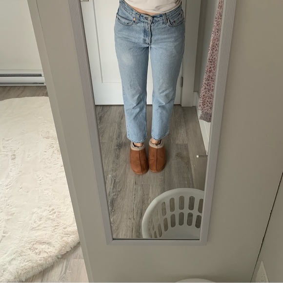 Light wash authentic  Levi Jeans . - Picture 7 of 7